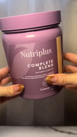 ¡Les quiero compartir mi nueva recomendación para mejorar su estilo de vida de forma nutritiva! 🌿 Estoy encantada con esta malteada vegana de proteína de chicharo, que no solo es deliciosa, sino que también está cargada de beneficios. Cada porción tiene 20 gramos de proteína, 13 vitaminas y 14 minerales, lo que la convierte en el suplemento ideal para complementar tu día. Es perfecta si estás buscando bajar de peso o simplemente necesitas un desayuno o cena rápida y fácil de preparar. Lo mejor es que viene en chocolate, vainilla y fresa, ¡para que disfrutes del sabor que más te guste! Además, es super práctica para llevar a cualquier lugar. 🙌 No hay excusas para no comer bien, ¡es la opción ideal para cuidar tu salud! #ShinyBombshell #Farmasi #ProteínaVegana #NutriciónSaludable #EstiloDeVidaSaludable #BajadePeso #MalteadasFit #ProteinaDeChicharo #VidaActiva #SuplementoNutritivo