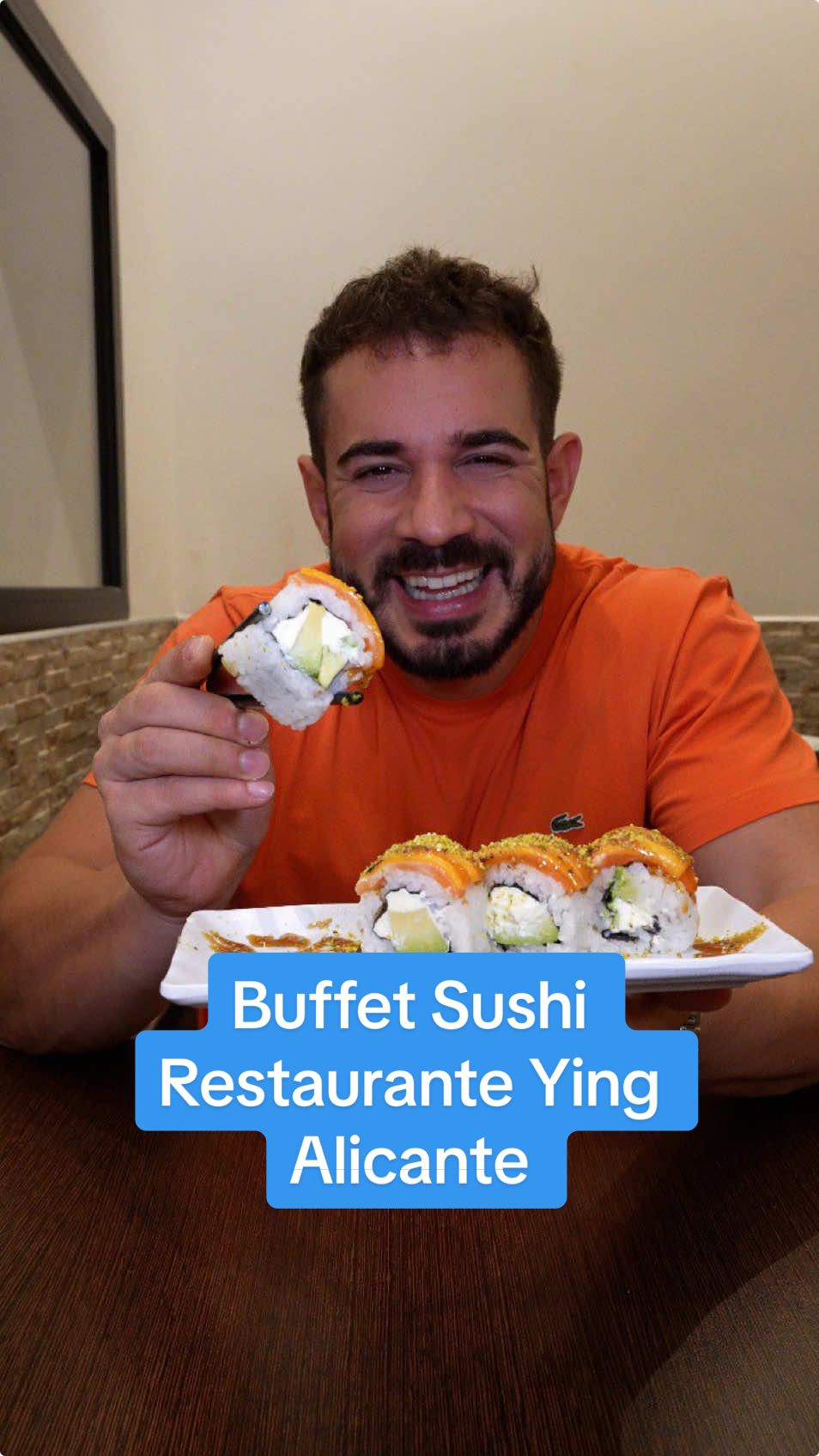 Buffet de Sushi en Alicante por 17€ entre semana y 19€ los findes: se llama Ying y lo regenta una encantadora señora que se volvió loca a sacarme platos y contarme su historia en el Restaurante que lleva 10 años dando guerra o detalles como que ella misma prepara las Gyozas en el propio local. El nivel de Sushi me ha gustado siendo conscientes que estamos pagando menos de 20€ por comer. Hay quienes se olvidan de que es un negocio y las matemáticas han de salir. Nadie regala la comida, obvio no podemos exigirle lo mismo a Ying que a un buffet de 30€ ni a un Sushi a la Carta que nos cueste el doble o más. Para ir y reventar a comer me parece una muy buena opción. Muchas gracias por invitarse a la cena, creo que no salí rentable 🍣🤣 #alicante #restaurantesalicante 