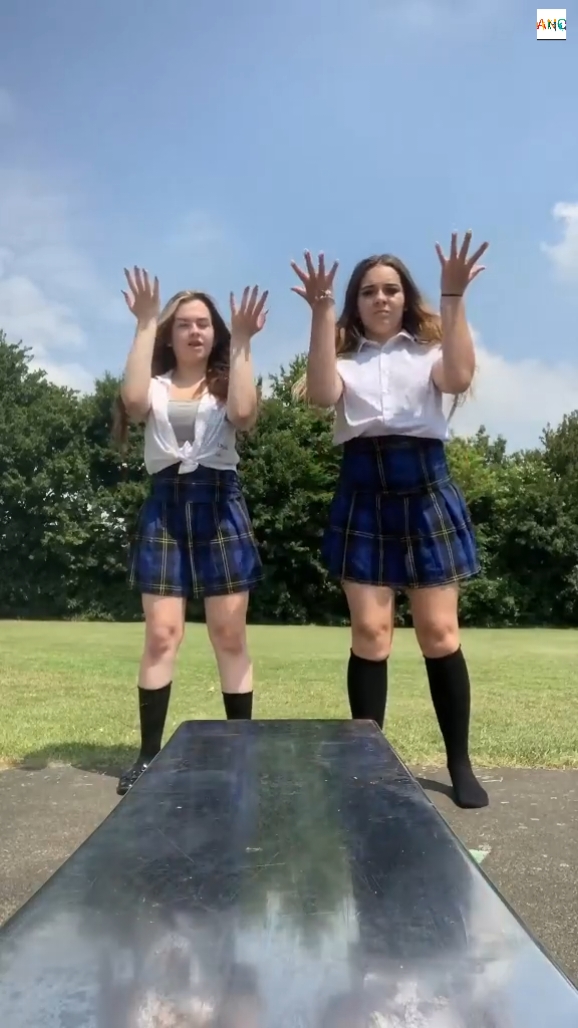 school uniform #twerking #goviral #fyp #dancingqueen #schoolunifromuk #schoolskirt #dance #foryoupage #friends #viral #schoolunifrom #dancing #trending #dancinginschool 