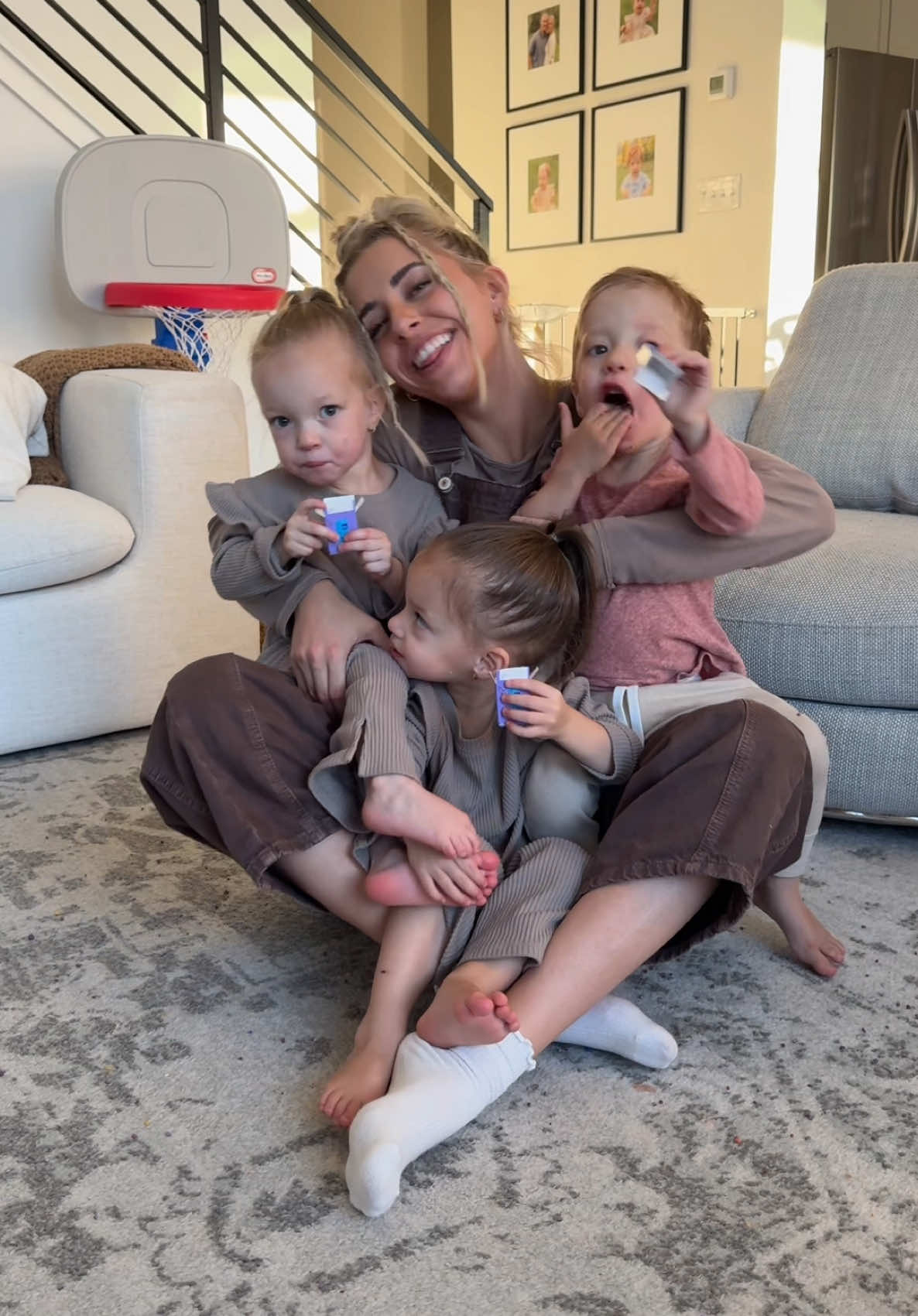 Cutest trend ever 🥹🩷 #triplets #toddlersoftiktok #toddlermom #mom #momlife #momtok #toddlertok #trending #viral #viralvideo #viraltiktok #trend #trends 