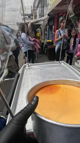 This crème caramel is pure street food magic! 😋✨ Watch how everyone’s eagerly waiting for their turn! Have you ever tried something this good from the streets? 🍮 #FoodTok #StreetFoods #CremeCaramel #SweetLife #FoodNews