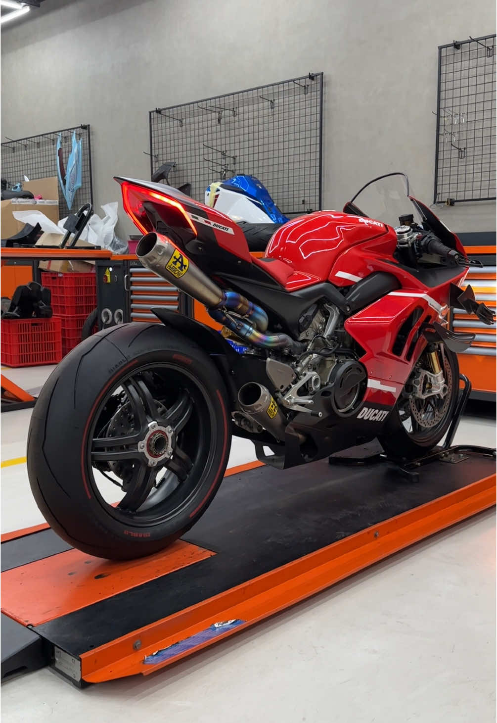 Ducati Superleggera V4 Warm Up Sound!  #one3ducatisuperleggerav4 #ducatisuperleggera #ducatisuperleggrav4 #arrowexhuastsysterm 