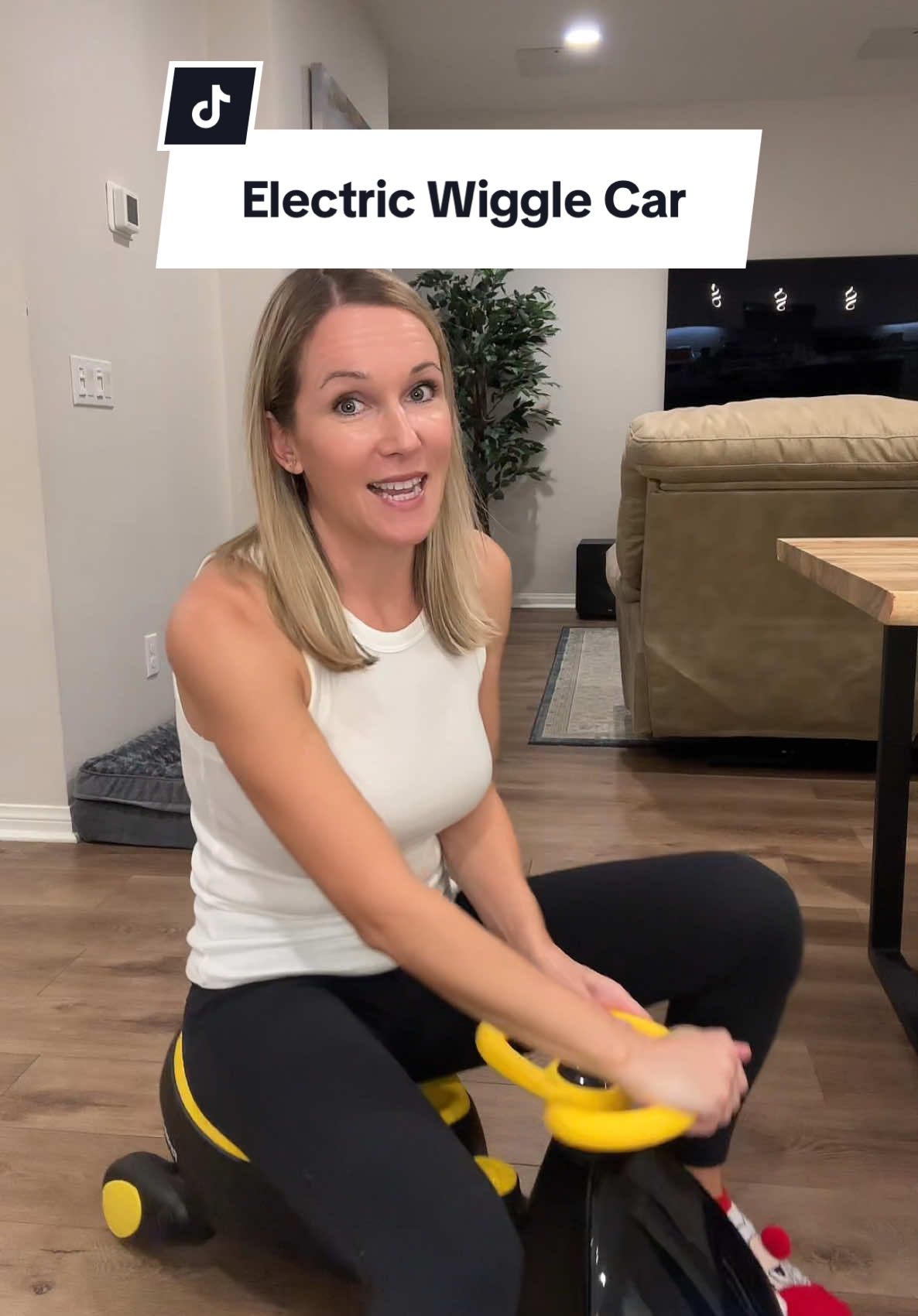 This Fanttik Electric Wiggle car is so fun!! #wigglecar #electricwigglecar #electricrideontoys #rideontoys #christmasgiftsforkids #besttoys #fanttikride #ttslevelup 