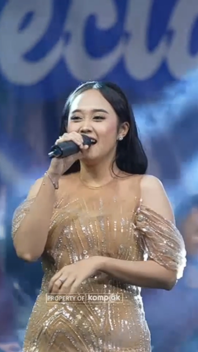 Juragan Empang - Nurma KDI Adella #omadella #adella #juraganempang @nurmapaejah #hennyadella #omadellaofficial_ #adellamusiccommunity #adellatherealdangdutkoplo #adellamusic #ccproduction #amcindonesia #kompakproduction #dangdut #dangdutkoplo #cumicumiaudio 