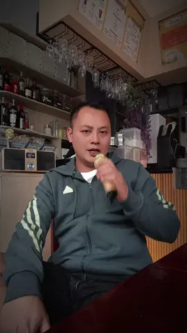 đừng nhìn nhau chi mà hoen lệ bờ mi 