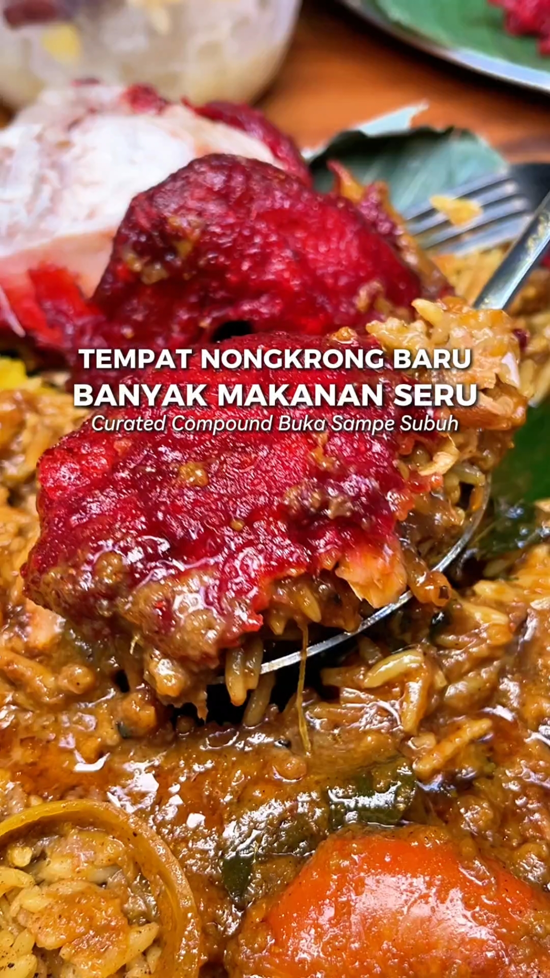 Solusi buat yang suka bingung cari tempat hangout, disini mau ngopi, nge dessert, foto2, makan kenyang, ada semuaaa dan tempatnya juga nongkrong-able banget terus buka sampe subuh 😎😎 #lucycuratedcompound #nasikandar #compoundspacebandung #kulinerbandung #placetogobandung 