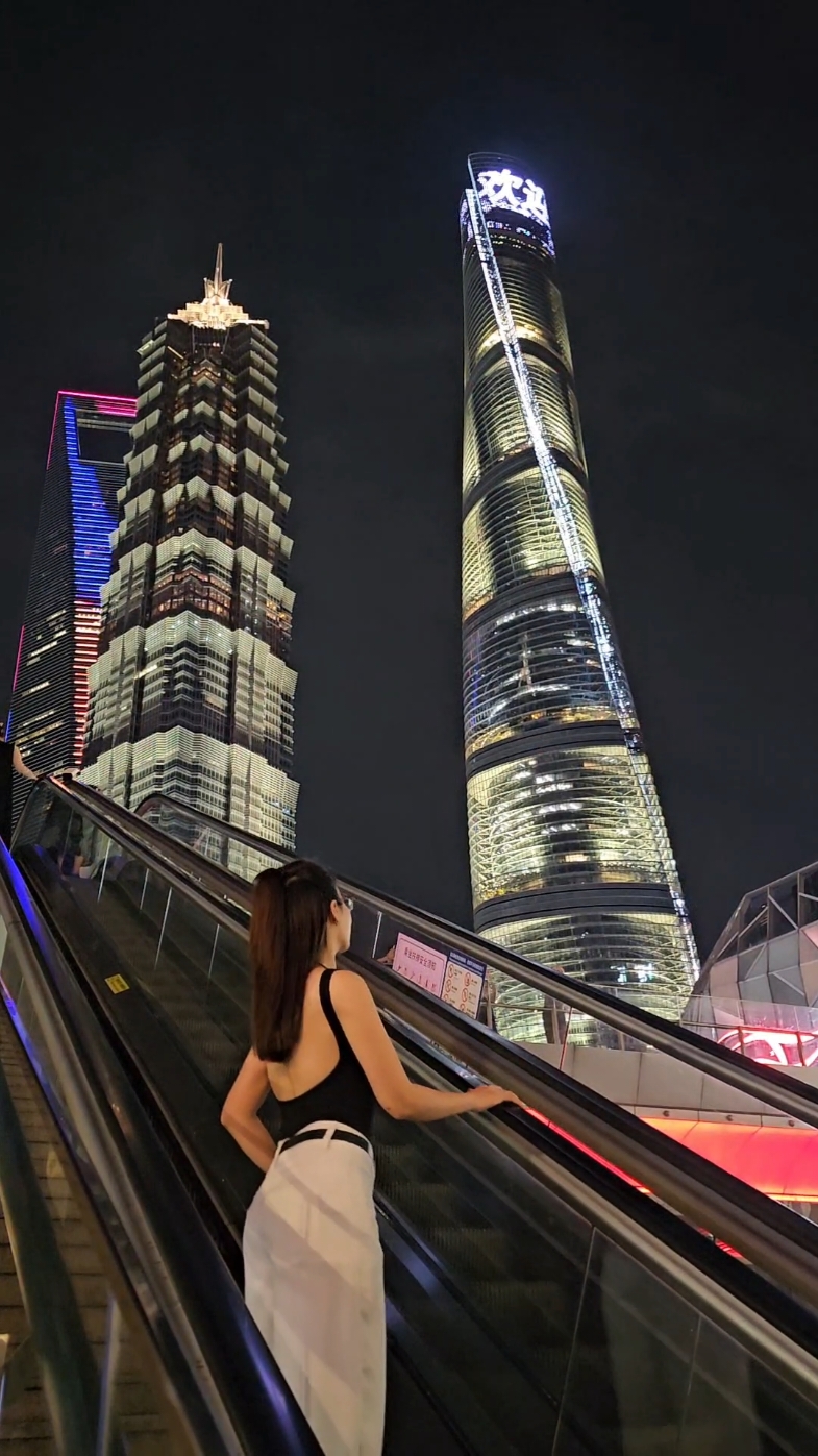 View đêm Lujiazui phải nói là hết nước chấm 🥰 #shanghai #lujiazuipudong 