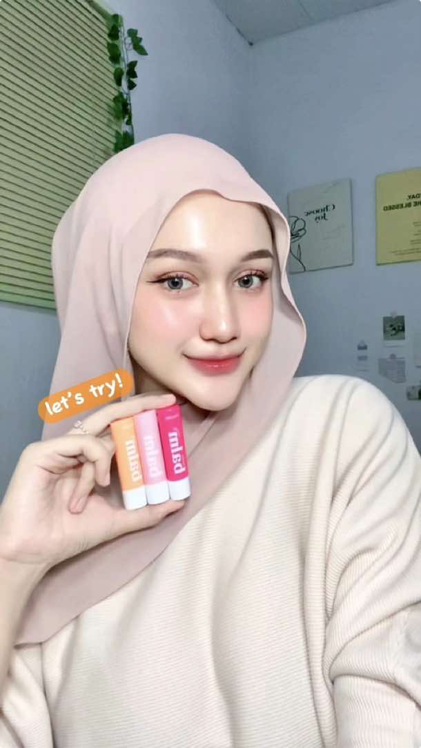 ada yang udah nyobain?👀💗👄 @Wardah Beauty Official #wardahhydrabalm #wardahlipbalm #wardahbeauty #lipcare #bibirkering #foryoupage 