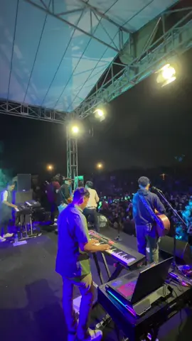 Sabtu, 26 Oktober malam di Lanud Gading Gunungkidul (GRATIS & UMUM) Lavora onstage jam 21.00 🔥 Jangan lupaa merapat teman - temankuh 🤩🫶🏻   #lanudgading #gunungkidul #dragnightcompetition #lavora #konsergratis 
