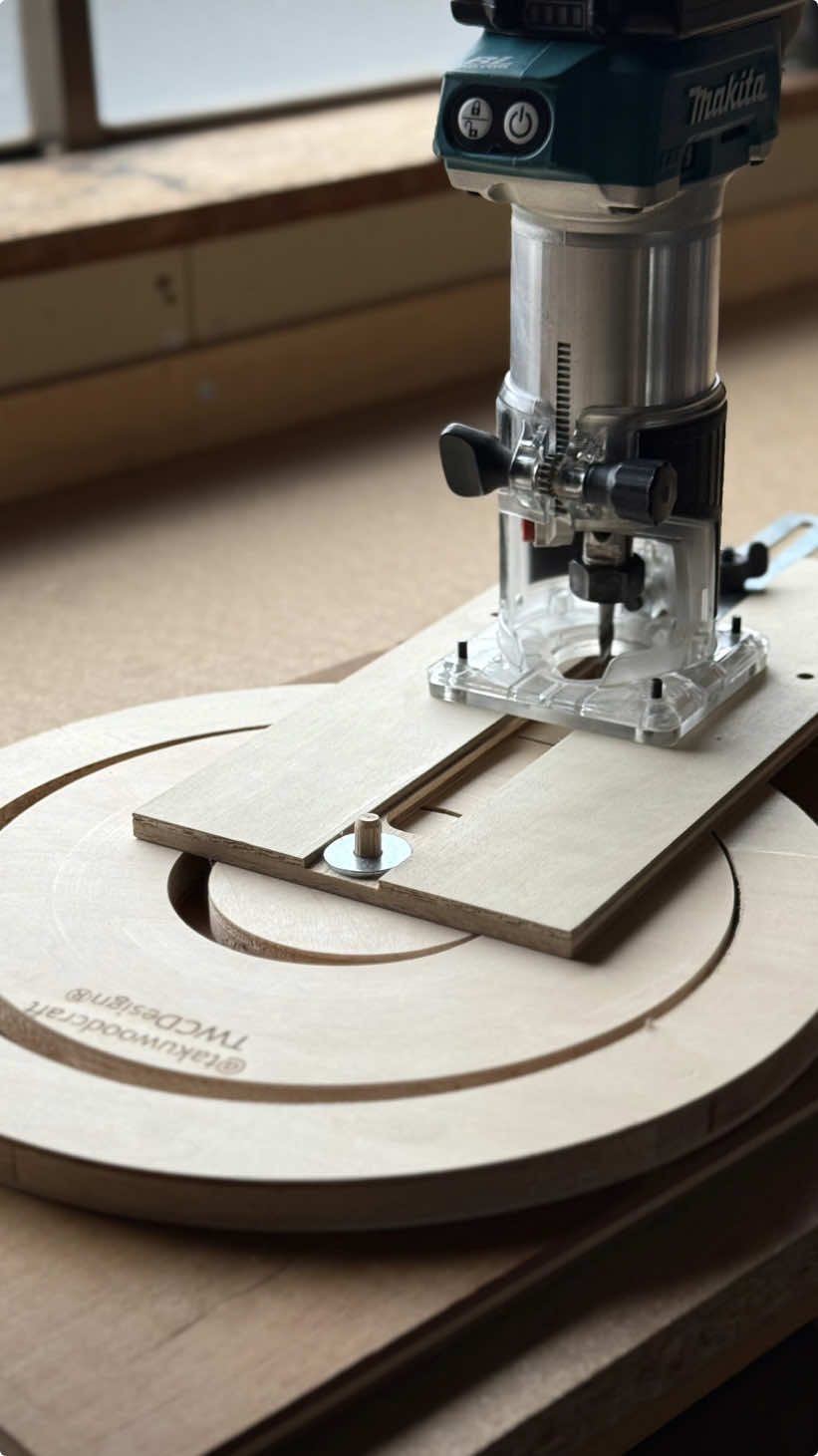 Trimmer guide  Evolved into a circle cutting jig. #woodworking #woodworkingtips #DIY #jig 