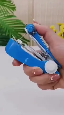 🛍️  105 Shopee	  Mini Máquina #Costura Manual Portátil De Mão Para Costuras e #Reparos Rápidos #moda #modafeminina #fashion