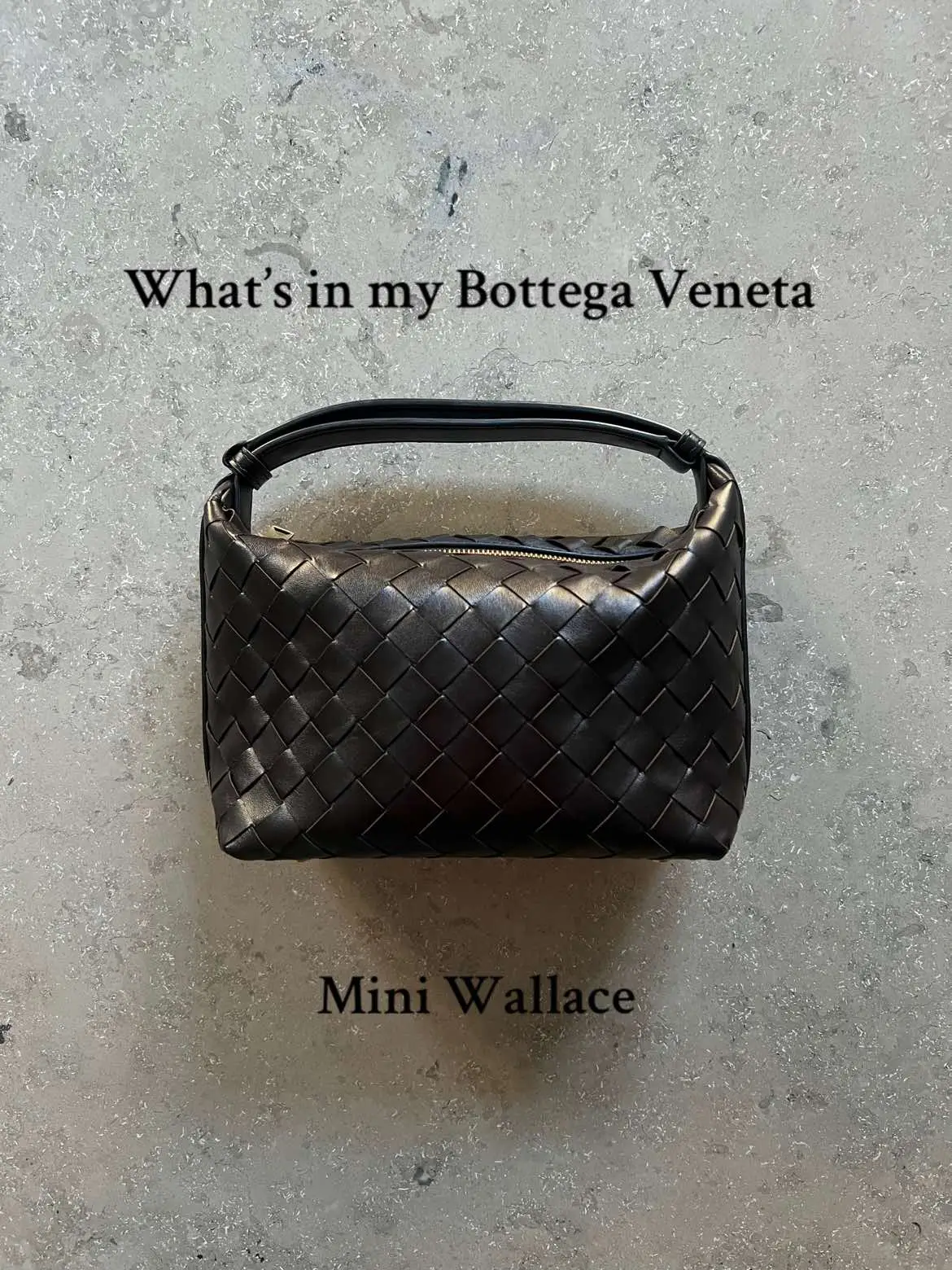 What I currently carry in my beloved Bottega Veneta Mini Wallace 🤎  #bottegaveneta #minimalist #fashiontok #whatsinmybag 