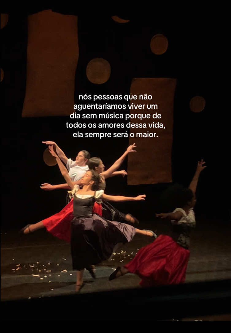 musica e arte pra mim é literalmente oxigenio eu nao aguentaria viver sem poder cantar, dançar, escrever musicas, ouvi-las, tocar instrumentos e assistir espetáculos #dancer #musicista #artista #musica #musicos #dancarina #musician #balletcore #mpb ninguém diz eu te amo como eu guarde um pedaço de mim