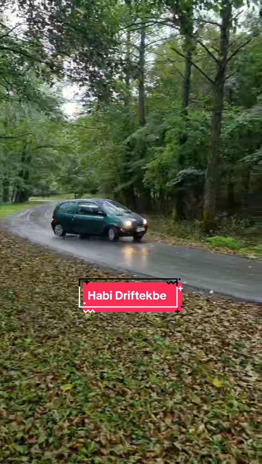 Habi Driftekbe #twingo #twingodrift #csakkeresztbe #kezifek #fullgyari #foryoupage #fypage #fyp #fy #zoldtwingo #egykettoideges 