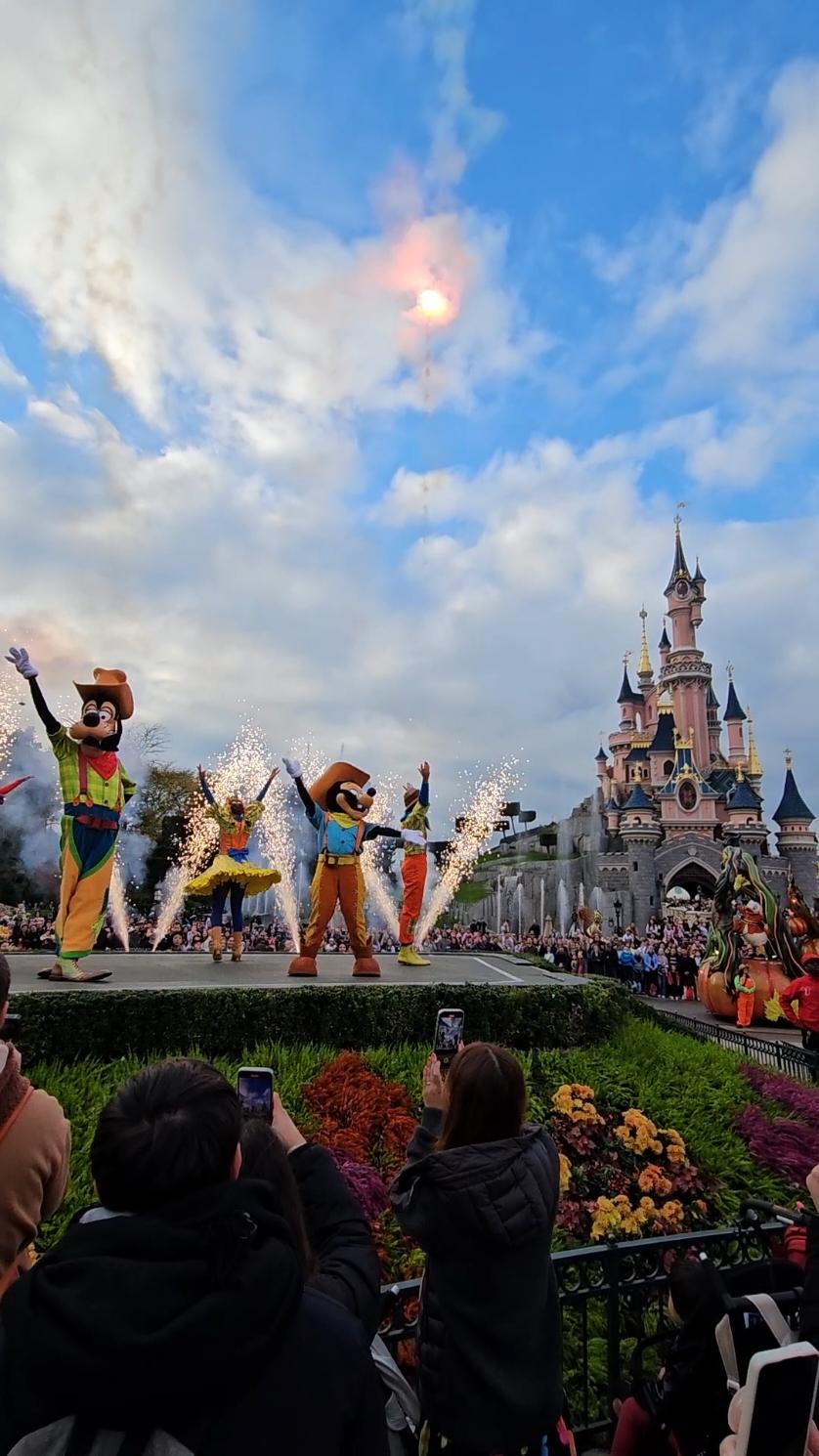 🧡 Disneyland Paris Halloween Show 🧡 #disneylandparis #goofy #disneyhalloween 