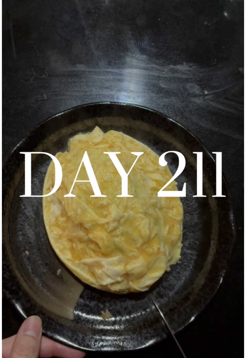 Day 211 - white sus. ALSO FINALLY YOU CAN UPLOAD THUMBNAILS😭😭😭 #omurice #Foodie #egg