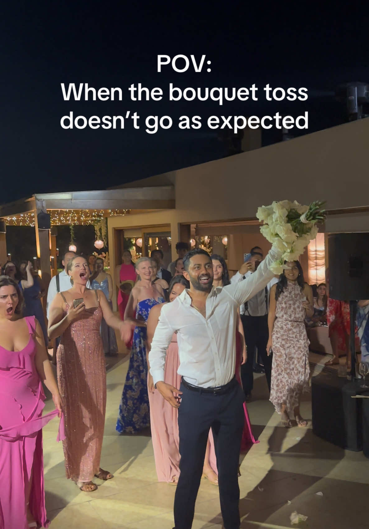 Bouquet toss gone wrong 🤦🏼‍♀️💐#bridebouquet #bride #weddingtrends #bridesmaids #bridesoftiktok #bridetobe #2024bride #2024wedding #2024weddingtrends #weddingtok #destinationwedding #weddingday #weddingvibes #bridetiktok #athens #greece #greektiktok 