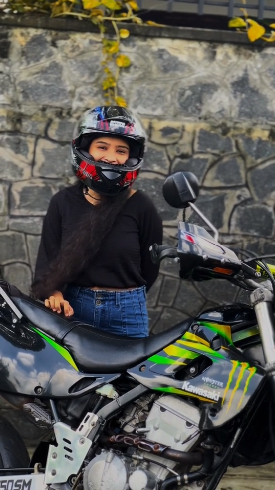 #trending #girlsbikers❤️😎 #Bike lover🥰🥰🥰🥰 #srilankan_tik_tok🇱🇰 #foryoupage #viralvideo 