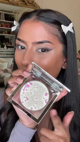 IS THIS MOLD?! @Huda Beauty #hudabeauty #facegloss #icynude #blush #phblush #viralmakeup #makeupreview 