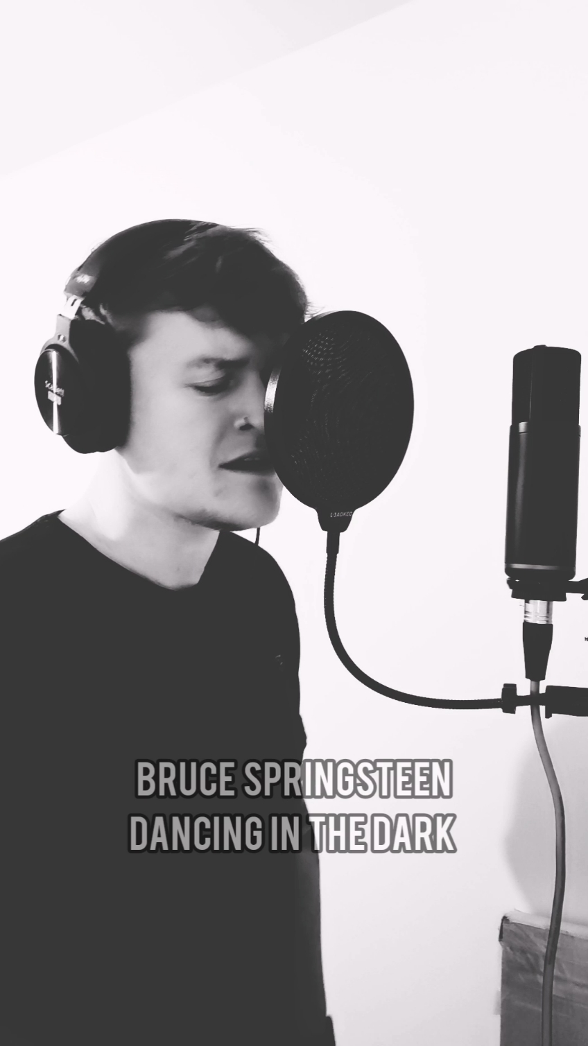 Bruce Springsteen - Dancing in the dark #brucespringsteen #dancinginthedark #dancinginthedarkchallenge #brucespringsteenfans #brucespringsteencover #cover #vocalcover #sing #singer #singing #vocals #fypシ゚ 