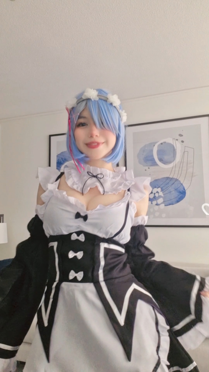 Rem bailando bailando!  ૮ ˶ᵔ ᵕ ᵔ˶ ა🎀✨️ #remcosplay #rezero #bailandochallenge #rem #cosplayergirl #cosplay #rezerocosplay #bailandobailando #cosplayanime #dancetrend 