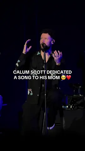 He brought her on tour! 😭 #calumscott #MomsofTikTok #newmusic #popmusic #lyrics #lyricsedit #singersongwriter #songwritersoftiktok  