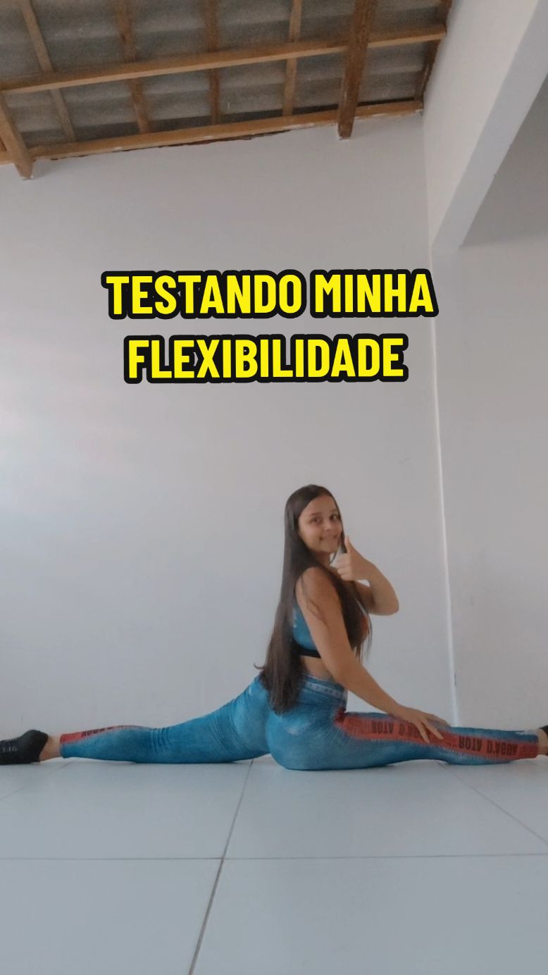 Mais de 10 anos e não perdi a manha kkk #alongamento #flexibilidade #gymgirltiktok #mulheresquetreinam 