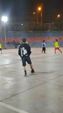 G O L A Z O !!  . . Partido de práctica previas al mundialito del Cono Sur cat2006 . . #lozaelhueco #villamariadeltriunfo #tablada #fulbito #futsal ##gol #futbol #peru #lima