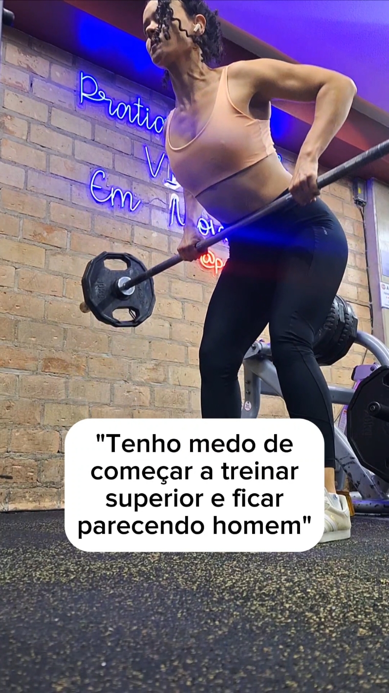 Manda para aquela amiga que também tem esse medo 😂😂😂 Natural, vv nao fica parecendo homem nem se acabando de treinar rs #academia #treinofeminino #musculação #treino #emagrecer #treinodesuperiores 