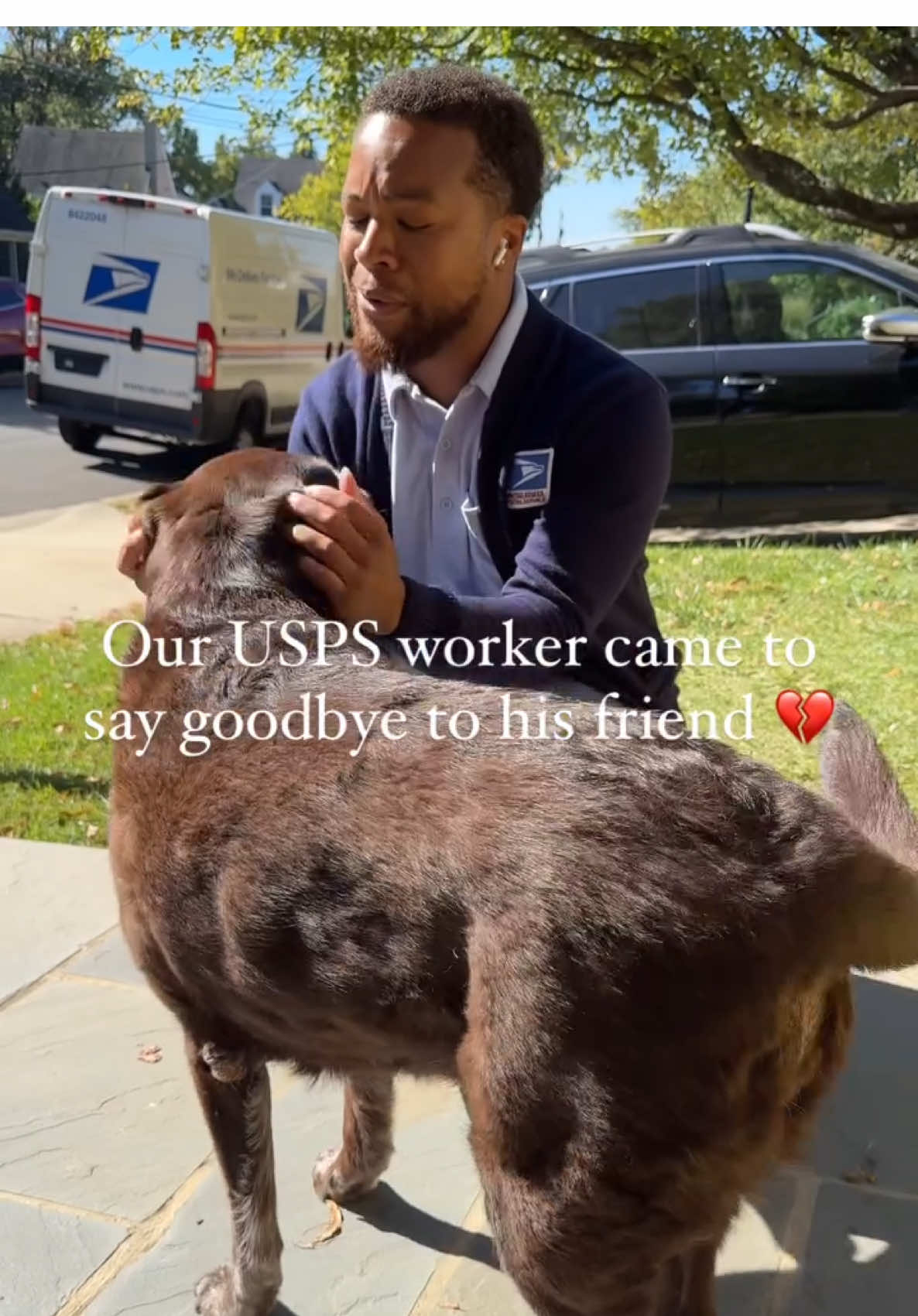 Thankful for our USPS worker Jovan who went above and beyond to say goodbye to our Judy, his four-legged bestie 😭🐾🫶🌈💜 #dogloss #petloss #souldog #chocolatelab #rainbowbridge #caninecancer #usps 