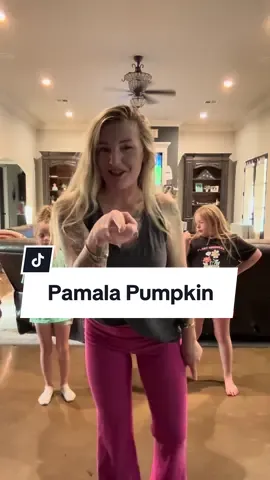 👻🎃 #pamalapumpkin #MomsofTikTok #momsover30 #mamatried #halloweenworkout #halloween2023 #Fitness #funny #girlmom 
