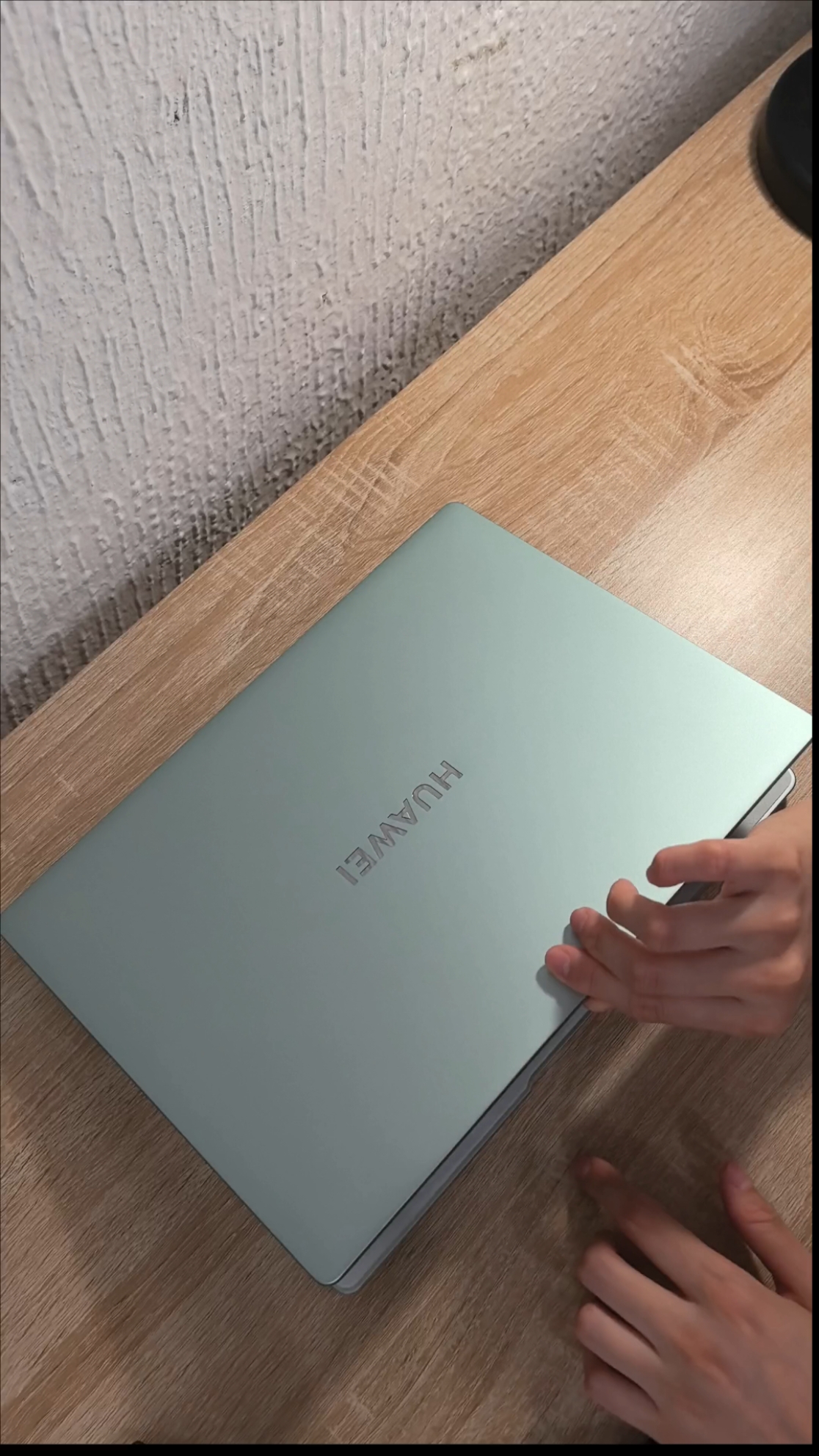 Unboxing Huawei Matebook 14 color verde con Intel core ultra 5 🤩 su pantalla es touch y me encanta el sensor de huella. Cambie mi macbook 13 por esta laptop de huawei y me encantaaaa  #huawei #huaweimatebook #matebook14 #huaweimatebook14