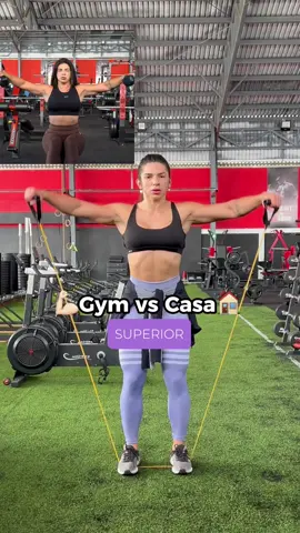 Gym vs casa💪  Con tan solo una liga puedes entrenar tu tren superior desde donde quieras. 🏠🏋️‍♀️ Elevación lateral, frontal, unilateral, cruces invertidos, flexión de bíceps y más💪🏻 ¡Entrena fuerte y ve los resultados! #entrenaencasa #trensuperior #workoutmotivation #sinexcusas #fuerzayresistencia #entrenamientofuncional #entrenamiento #fit #espalda  #entrenamientosuperior #Fitness #gym #gymlifestyle #ejercicio #fitnesstips #fittips #entrenadorpersonal #entrenamientofuncional #cambiodehabitos #gymworkout #gymmode #activa #músculo
