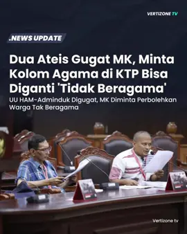 Raymond Kamil dan Indra Syahputra menggugat Mahkamah Konstitusi (MK) agar hak untuk tidak beragama diakui. Mereka merasa dirugikan oleh aturan yang mewajibkan warga negara memiliki agama, seperti di KTP. Gugatan ini disidangkan pada 21 Oktober 2024. Hakim MK, Arief Hidayat, menegaskan bahwa Indonesia adalah negara yang berdasar pada sila pertama Pancasila: Ketuhanan Yang Maha Esa. Kebebasan beragama ada, tapi tetap harus terkait dengan kepercayaan kepada Tuhan. Permintaan untuk tidak beragama dianggap bertentangan dengan ideologi bangsa. #BeritaViral #mahkamahkonstitusi 