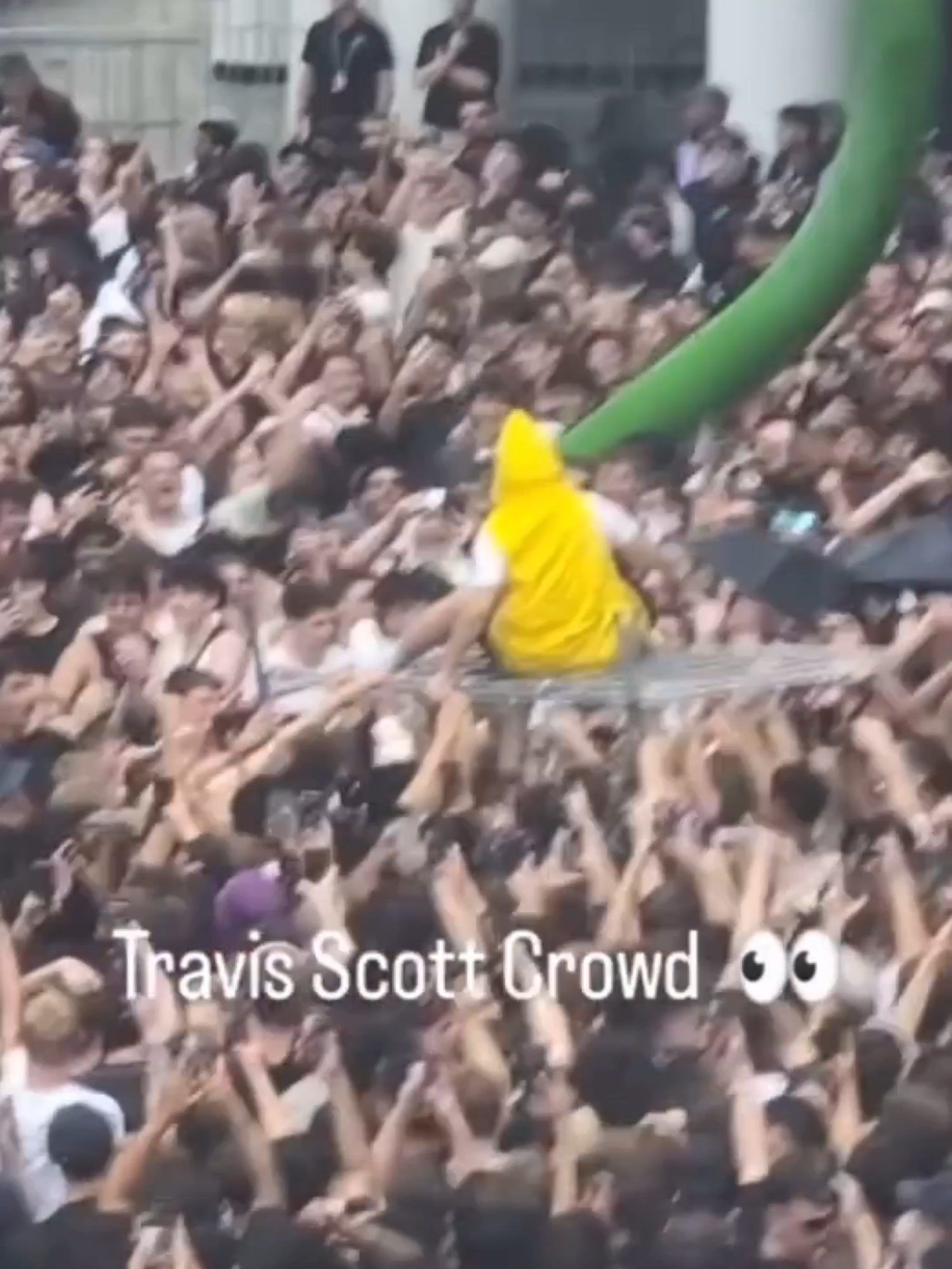 US rapper Travis Scott has wrapped up his Melbourne visit with another high energy show that brought more chaotic scenes to Marvel Stadium. Now, dramatic footage of a fan having a seizure has appeared at the final Melbourne show. #travisscott #circusmaximus #utopia #melbourne