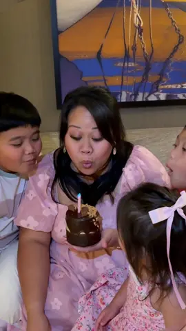 42 thats a wrap 🙌🏻🎂🥳 What an eventful day.  Thankful for my hubs & kiddos for always making me feel like a 👸🏻 for a day 🥰🩷 #birthday #birthdaygirl #birthdayvibes #birthdaycake #forties #bday #bdaygirl 
