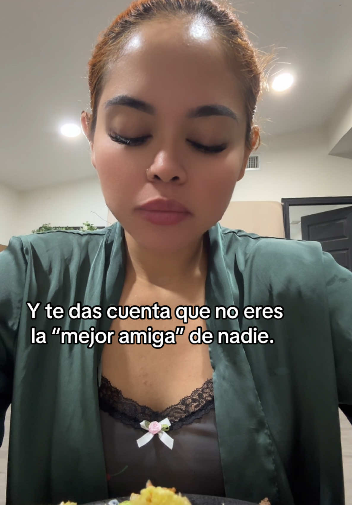 Y se aprende a disfrutar de la propia compañia, aunque aveces duele, la maternidad y las responsabilidades pesan 😞  #fyp #alone #soledad #Maternidad 