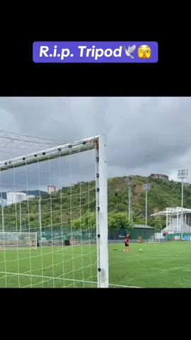 I flinched⚽️💥🫣 Credits: Yakupsvri📝 #tiktok #fyp #freekickvids #foryou #football #satisfying #footballskills #asmr #halfvolley #volley #technique #tripod #jumpscare #flinch #flinched #camera #broken #camerabroken #rip #powershot #footballtraining #fypage 