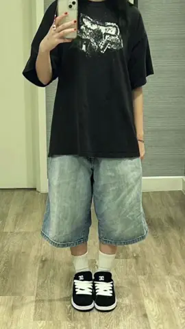 #fypシ #OOTD #outfit #tiktok #ฟีดดดシ #oversizedshirt #gangster #skategirl #เด็กสเก็ต 