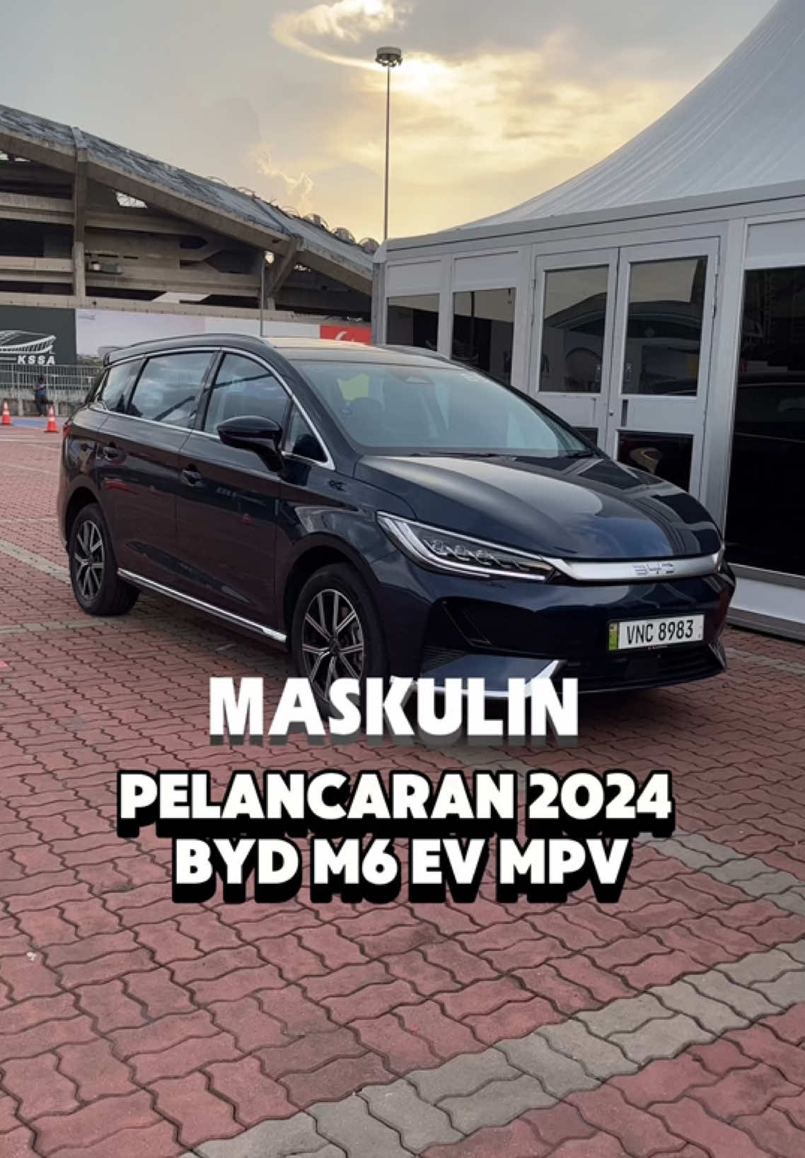 M6 menjadi model keempat kenderaan elektrik (EV) BYD yang diperkenalkan di Malaysia.  MPV elektrik ini ditawarkan dalam dua varian. M6 Standard dengan harga RM109,800 dan M6 Extended pada RM123,800. #maskulin #byd #bydm6 #maskulinauto #fyp