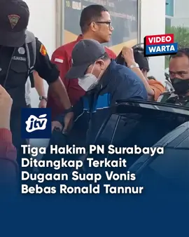 Tiga Hakim PN Surabaya dDitangkap Terkait Dugaan Suap Vonis Bebas Ronald Tannur Tiga hakim Pengadilan Negeri Surabaya bersama seorang wanita yang diduga pengacara, ditangkap tim penyidik Kejaksaan Agung. Penangkapan ini terkait dugaan gratifikasi dalam vonis bebas terhadap Ronald Tannur, terdakwa kasus penganiayaan dan pembunuhan.  #RonaldTannur #Suap #Gratifikasi #KasusHukum #VonisBebas #PortalJTVcom #thePortalJTV