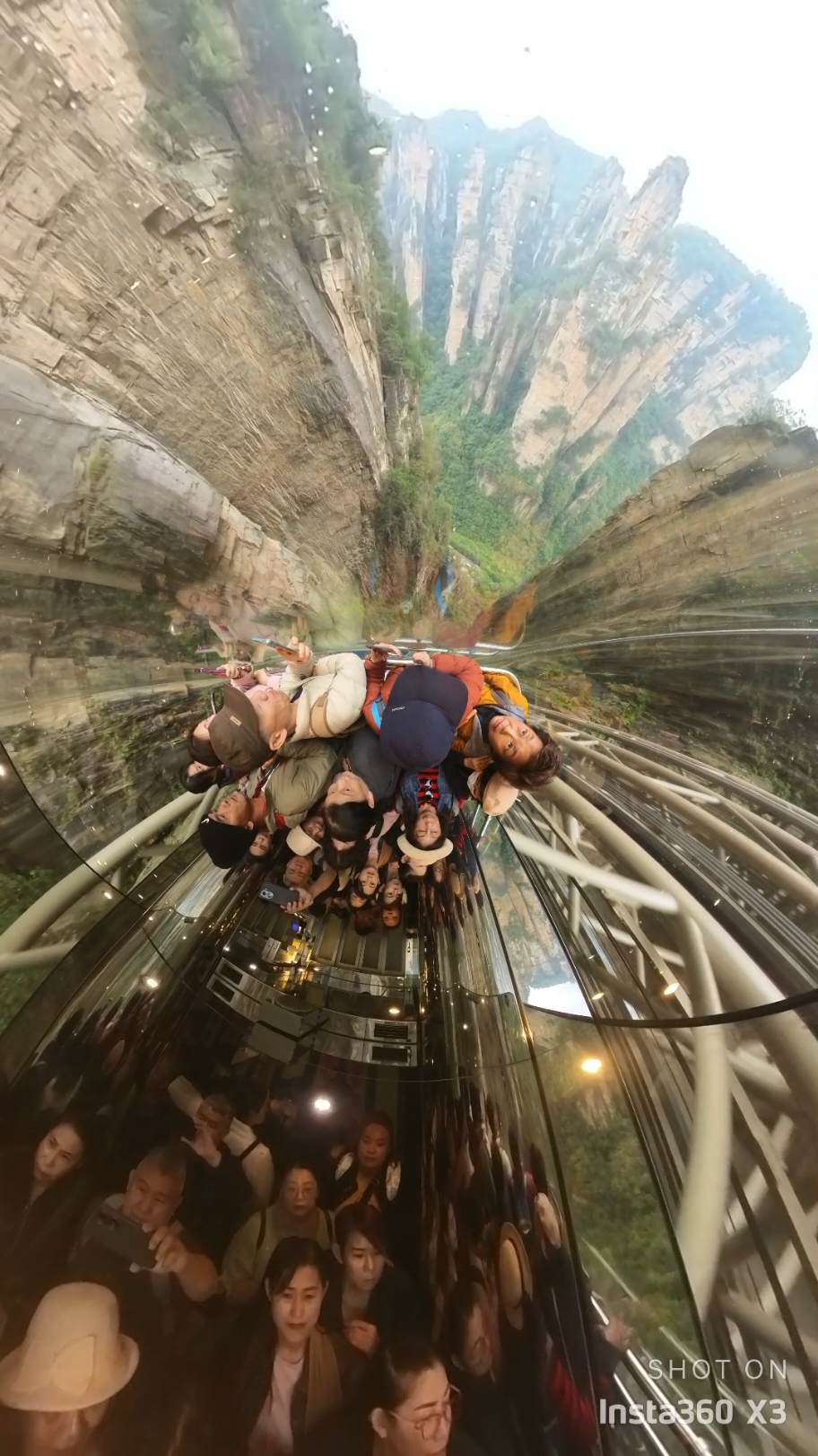 #bailongelevator #bailong #zhangjiajie #zhangjiajienationalpark #zhangjiajiechina #avatar #avatarmountains #avatarmountainsinchina #china #travel #traveltiktok #livingthelife #vacation #tour 