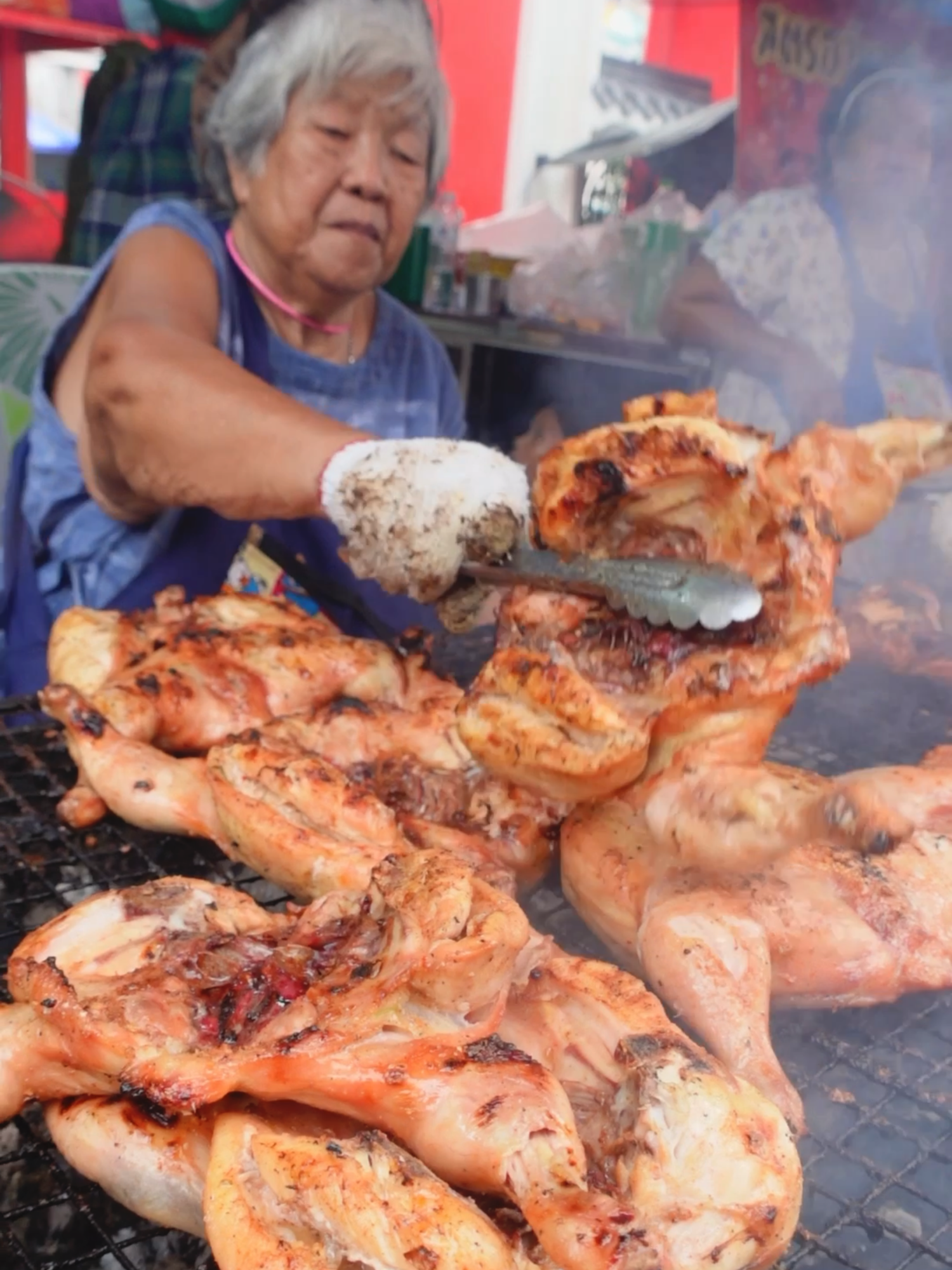 เปิดสูตรลับ!?. สูตรหมักไก่ย่างขายดี ขายมากว่า 50 ปี ก็สูตรนี้แหละ รับรองอร่อย ป้าต้อยไก่ย่าง น้ำจิ้มเด็ด ข้างศาลหลักเมือง สมุทรปราการ ขายเฉพาะงานพระสมุทรเจดีย์ เวลา 06.00 น. - 15.00 น. #งานพระสมุทรเจดีย์ #ป้าต้อยไก่ย่าง #ป้าต้อยไก่ย่างข้างศาลหลักเมือง #ร้านไม่ดัง #ร้านนอกกระแส #ร้านชาวบ้าน