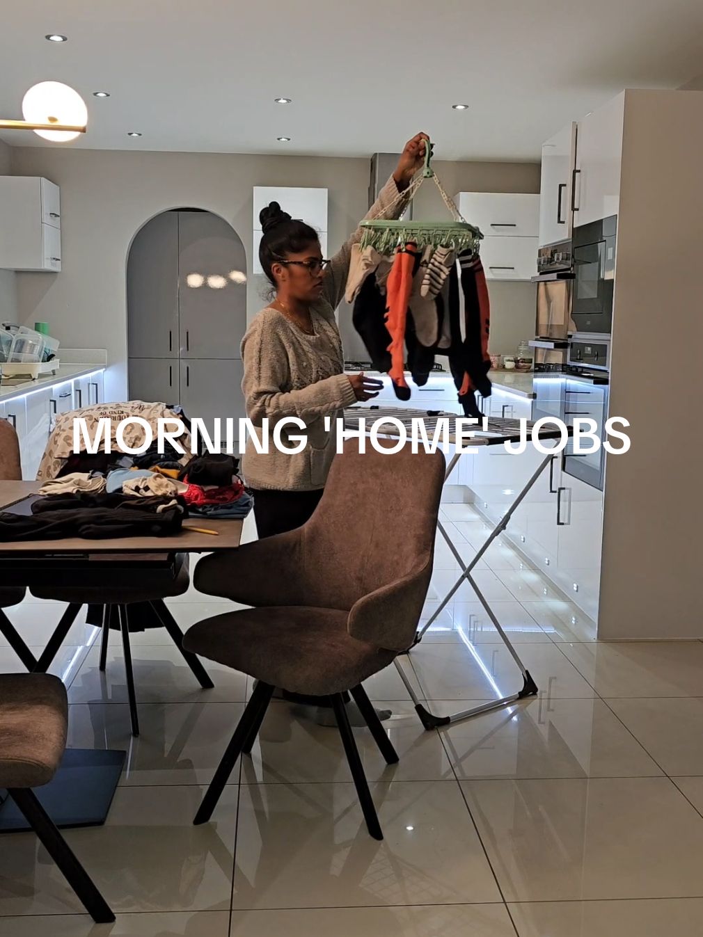 start as we mean to go on 🫶🏾  #homereset #morningroutine #mommorningroutine #greatstart #productivemorningroutine #productivemorning #kitchenreset 