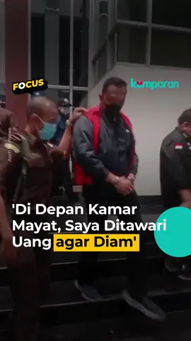 Kejaksaan Agung menangkap tiga hakim Pengadilan Negeri Surabaya yang membebaskan Gregorius Ronald Tannur dari dakwaan pembunuhan pacarnya, Dini Sera Afrianti. Ronald merupakan anak eks Anggota DPR RI fraksi PKB Edward Tannur. Vonis bebas Ronald dibatalkan Mahkamah Agung dan ia dihukum 5 tahun penjara. Pengacara Ronald, Lisa Rachmat, turut ditangkap dalam OTT itu. Pengacara Dini, Dimas Yemahura, mengungkapkan bahwa kasus ini sudah penuh kejanggalan bahkan sejak sebelum disidang di PN Surabaya. 