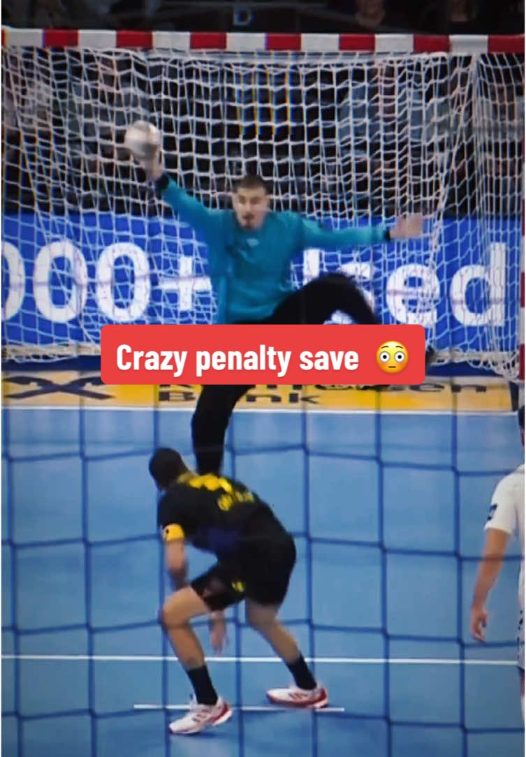 HOOOW?! 🥶 #goalkeepersaves #handball #håndbold #clm #ehfcl 