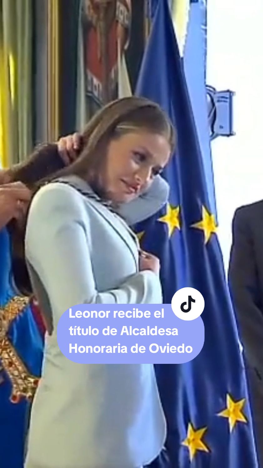 La #Princesa de #Asturias ha recibido, en dos actos en #Oviedo, el título de Alcaldesa Honoraria de Oviedo y la Medalla de Asturias, coincidiendo con su visita a la región por la entrega de los #PremiosPrincesadeAsturias2024. El Rey Felipe VI también recibió el título de Alcalde de Honor de la ciudad hace 36 años, como una 