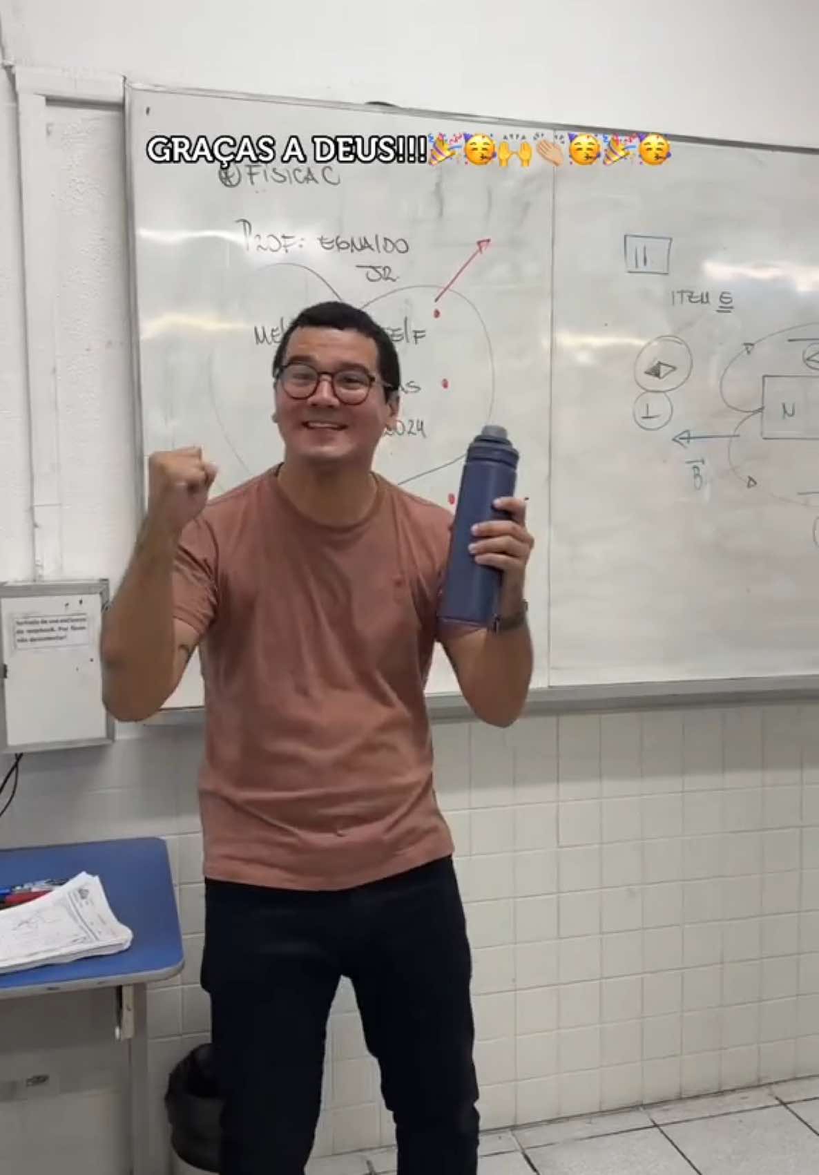 o melhor professor de  fisica C da quinta-feira👨🏻‍🔬 e o melhor 3º telf de todas as sedes de 2024 🥳💜