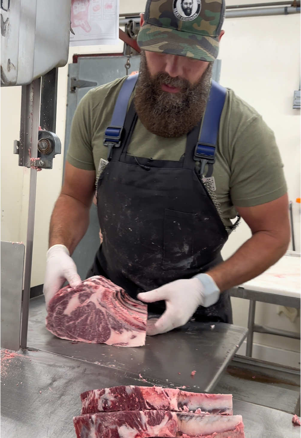 Beef Rib Steaks vs Ribeye Steaks 🔪🥩 #fyp #foryou #reels #beef #grainfedbeef #ribeye #meat #butcher #butchering #thebeardedbutchers #youtube