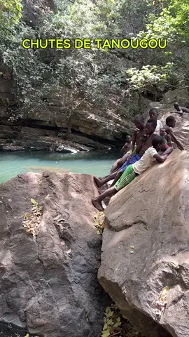 Les chutes de Tanougo à Tanguiéta au nord du Bénin. Commune abritant l'entrée principale du Parc national de la Pendjari. @Yanick Folly @David Gnaha photojournalist #tourism #chutestanougou #nordbenin🇧🇯